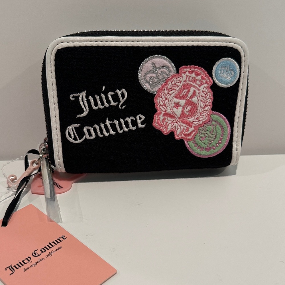 NWT Juicy Couture Double Zipper wallet with Creditcard, Bills, Coin Slots.